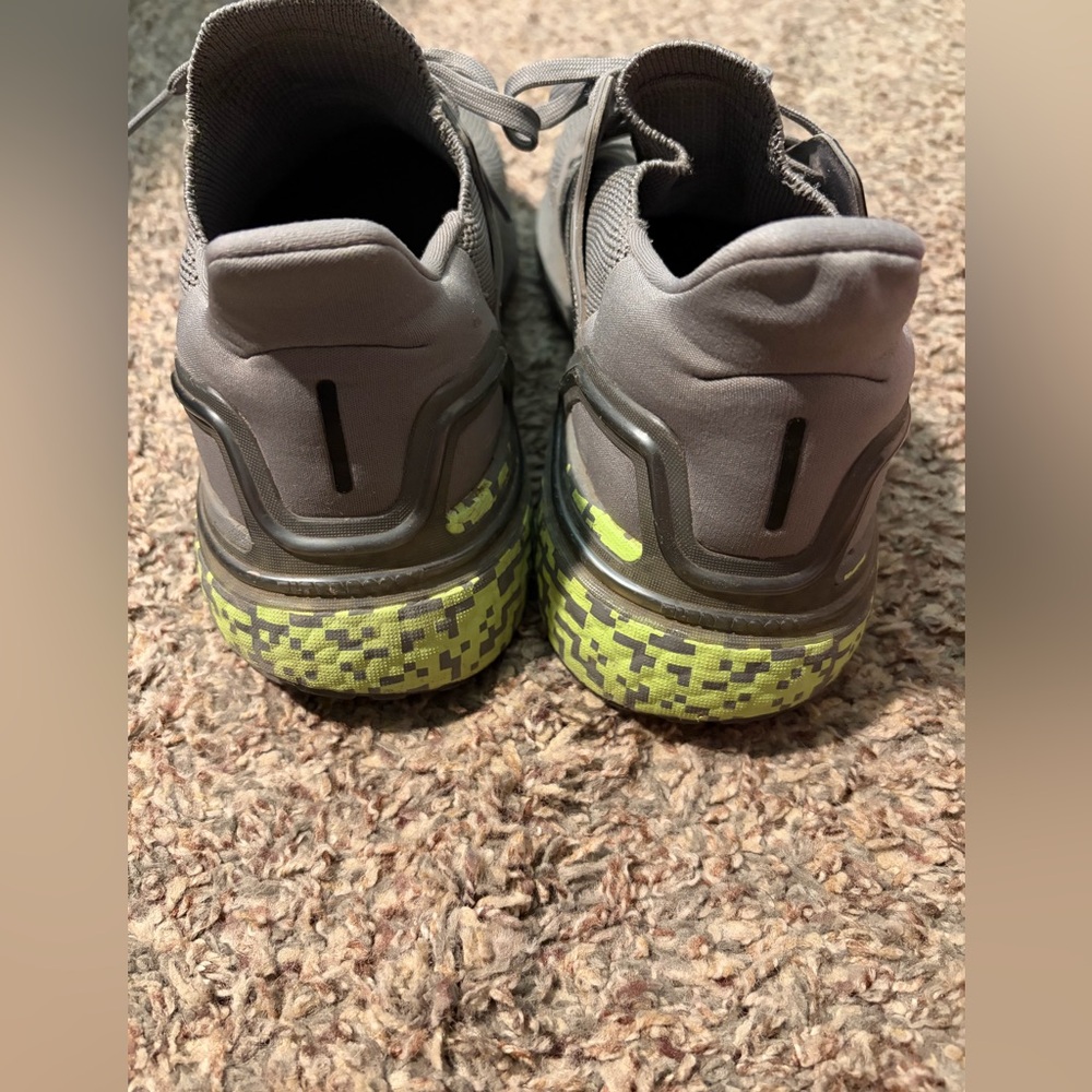Women’s Adidas Ultra boost Gray Knit Training Sneakers - Picture 4 of 6